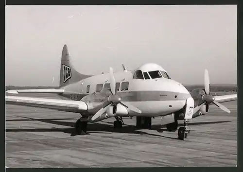 Fotografie Flugzeug, Niederdecker-Propellermaschine der JCB auf dem Flughafen Köln-Bonn