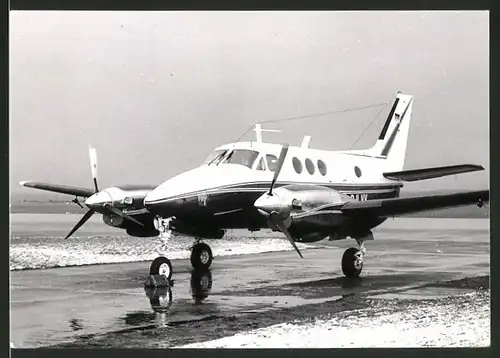 Fotografie Flugzeug, Propellermaschine auf dem Flughafen Köln-Bonn