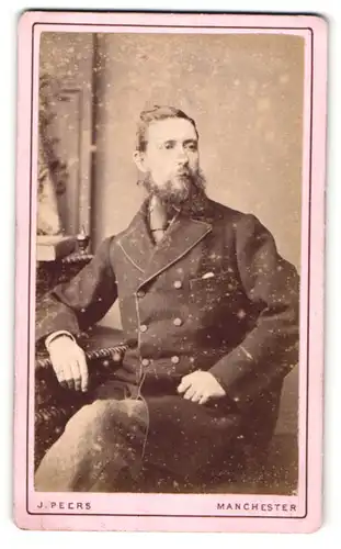 Fotografie J. Peers, Manchester, Portrait bürgerlicher Herr mit Vollbart