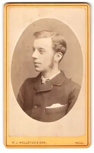 Fotografie W. J. Wellsted & Son, Hull, Portrait Mann im Seitenprofil