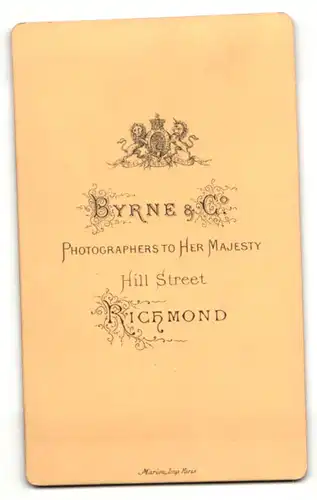 Fotografie Byrne & Co, Richmond, Portrait betagter Herr mit Halbglatze und Vollbart