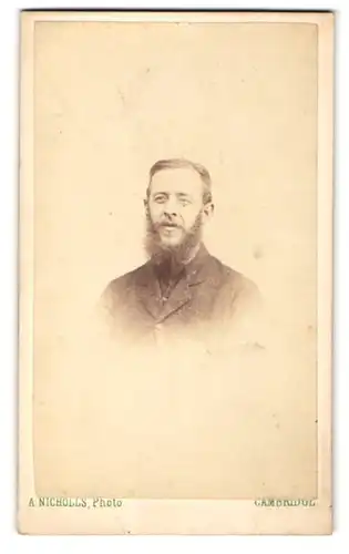 Fotografie A. Nicholls, Cambridge, Mann mit Seitenscheitel und Backenpart