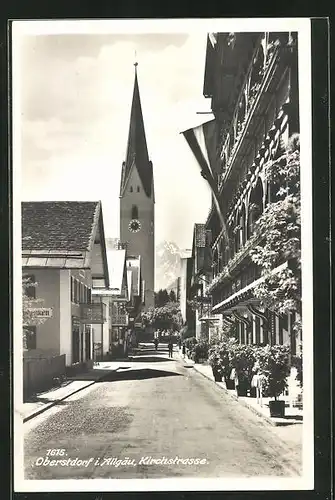 AK Oberstdorf i. Allgäu, Blick in die Kirchstrasse nach der Kirche