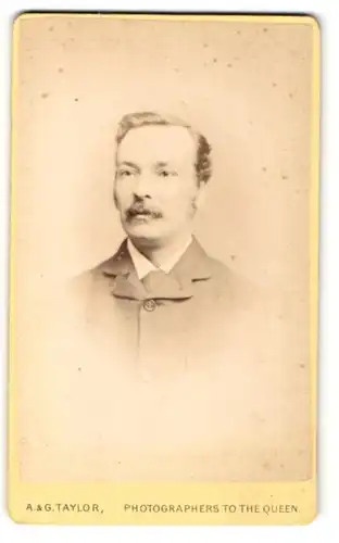 Fotografie A. & G. Taylor, London, Portrait Herr mit Oberlippenbart und Favoris