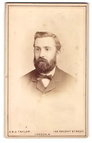 Fotografie A. & G. Taylor, London, Portrait Herr mit Vollbart