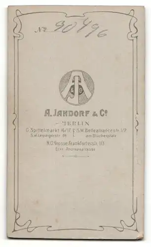 Fotografie A. Jandorf & Co., Berlin, Portrait bürgerlicher Herr im Anzug mit Fliege und Schnurrbart