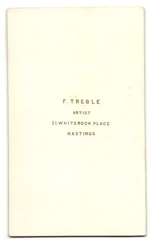 Fotografie F. Treble, Hastings, Portrait niedlicher Bube mit Fliege im Anzug