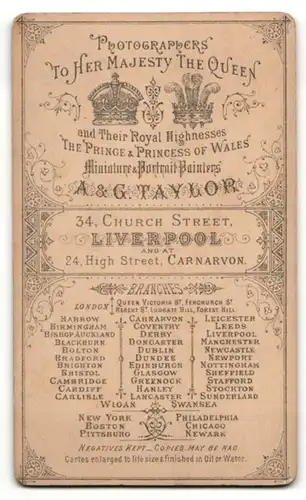 Fotografie A. & G. Taylor, Liverpool, Dame mit weisser Haube