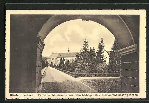 AK Hattenheim / Rheingau, Kloster Eberbach, Partie an der Abteikirche durch den Torbogen des Restaurant Ress gesehen
