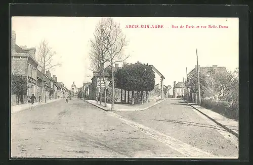 AK Arcis-sur-Aube, Rue de Paris et Rue Belle-Dame
