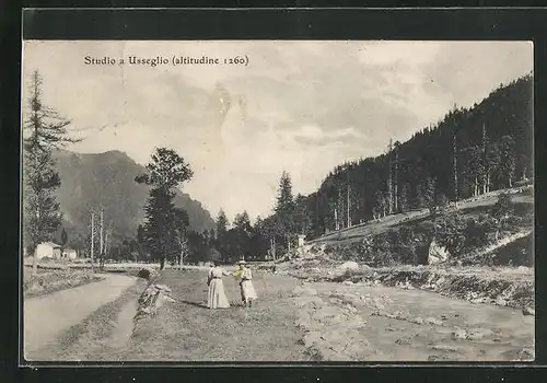 AK Usseglio, Landschaftsidyll mit eleganten Damen