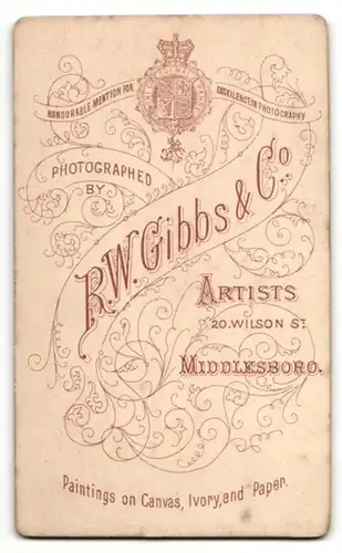 Fotografie R. W. Gibbs & Co., Middlesboro, Portrait bürgerlicher Herr im Anzug mit Krawatte und Schnauzbart