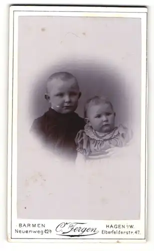 Fotografie C. Fergen, Barmen, Portrait niedliches kleines Geschwisterpaar