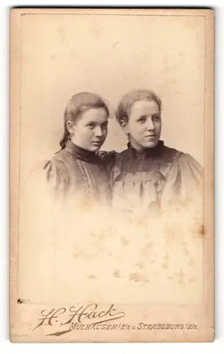 Fotografie H. Hack, Mülhausen i. Els, zwei Mädchen im Kleid