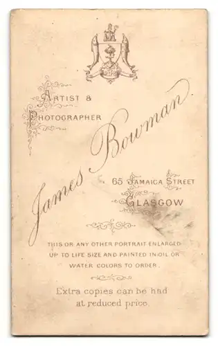 Fotografie J. Bowman, Glasgow, Portrait sitzender Herr in eleganter Kleidung mit weissem Bart
