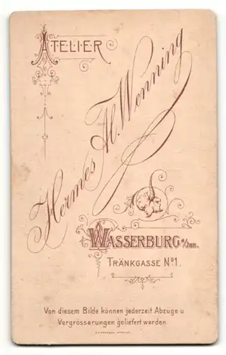 Fotografie H. Al. Wenning, Wasserburg a / Inn, Portrait bürgerliche Dame mit zurückgebundenem Haar