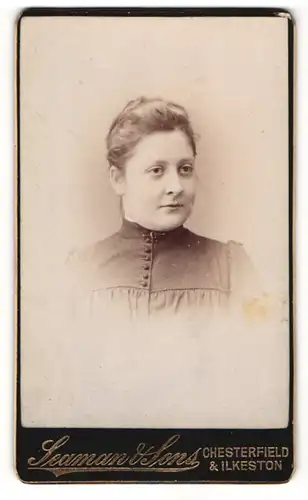 Fotografie Seaman & Sons, Chesterfield, Portrait schönes Fräulein mit hochgestecktem Haar