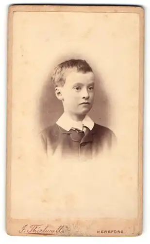 Fotografie J. Thirlwall, Hereford, Junge mit kurzen Haaren