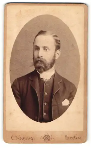 Fotografie C. Keeping, Exeter, Portrait Geistlicher mit Vollbart