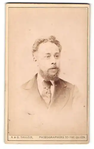 Fotografie A. & G. Taylor, Manchester, Portrait Herr mit Vollbart und Locken