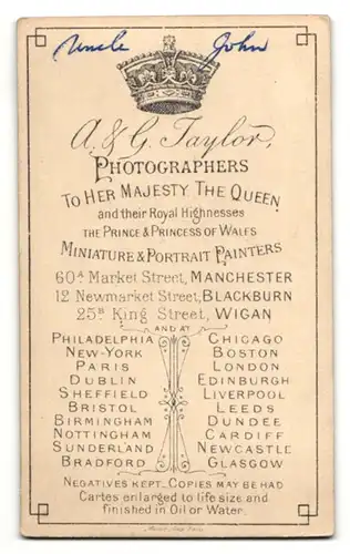 Fotografie A. & G. Taylor, Manchester, Portrait Herr mit Vollbart und Locken