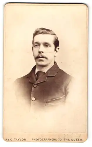 Fotografie A. & G. Taylor, Leicester, Portrait junger Herr mit Schnauzbart