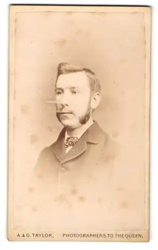 Fotografie A. & G. Taylor, Hanley, Portrait eleganter junger Herr mit Backenbart