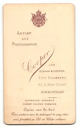 Fotografie W. Cooper, Birmingham, Portrait charmanter junger Mann mit Bart im Jackett