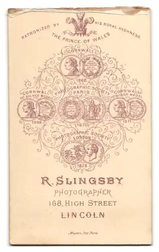 Fotografie R. Slingsby, Lincoln, Portrait bürgerlicher Herr im Anzug mit Krawatte und Bart