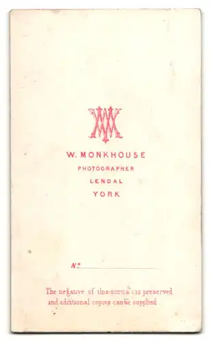 Fotografie W. Monkhouse, York, Portrait bürgerlicher Herr im Anzug mit Krawatte und Bart