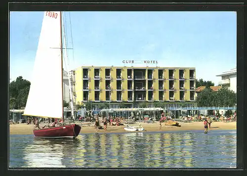 AK Riccione, Blick auf das Club Hotel, Segelboot