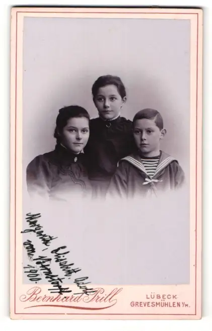 Fotografie Bernhard Prill, Lübeck, Portrait des Widerstandskämpfers Albrecht Graf von Bernstorff im Kindesalter 0
