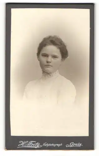 Fotografie H. Fritz, Greiz, Portrait Fräulein mit zusammengebundenem Haar