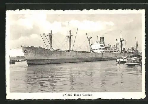 AK Handelsschiff Good Hope Castle wird in einen Hafen geschleppt
