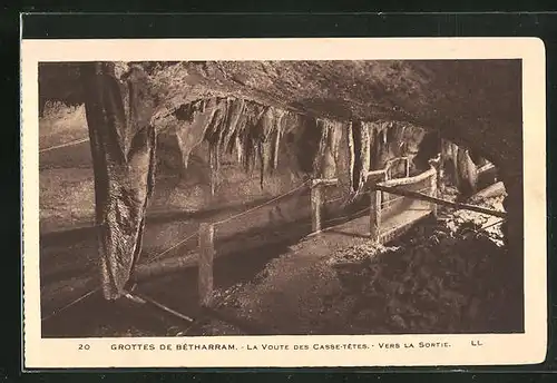 AK Grottes de Betharram, la Voute des Casse.Tetes, Vers la Sortie