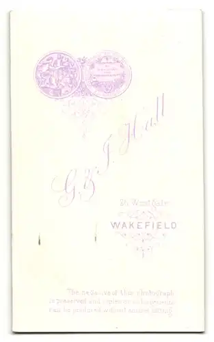 Fotografie G. & J. Hall, Wakefield, Portrait bürgerlicher Herr im eleganten Anzug mit Vollbart