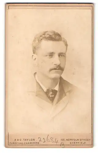Fotografie A. & G. Taylor, Sheffield, Portrait junger Herr in modischer Kleidung mit Schnurrbart