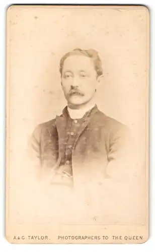 Fotografie A. & G. Taylor, Sheffield, Portrait Geistlicher mit Schnurrbart