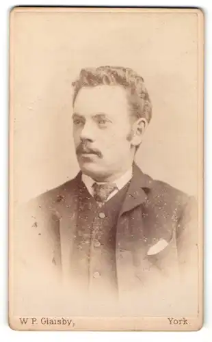 Fotografie W. P. Glaisby, York, Portrait junger Herr mit Oberlippenbart