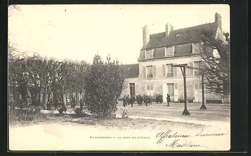 AK Villecresnes, La Cour de l`Ecole