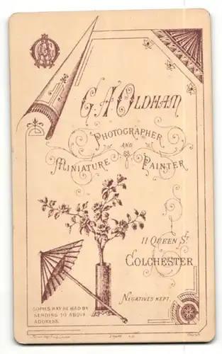 Fotografie G. A. Oldham, Colchester, Herr mit Backenbart im Anzug mit Ansteckblume