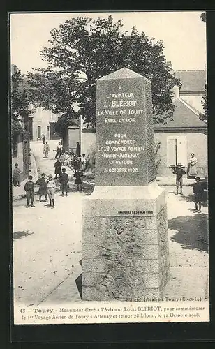AK Toury, Monument eleve a l'Aviateur Louis Bleriot