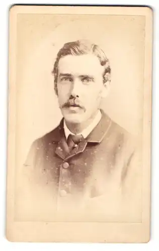 Fotografie F. Treble, Norwich, Portrait Herr mit Oberlippenbart
