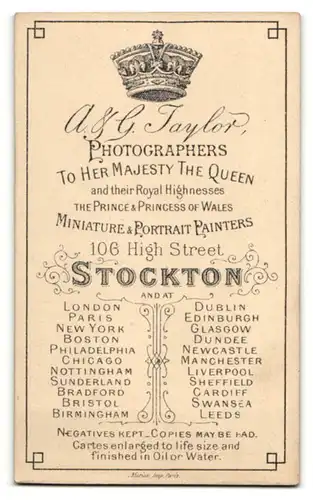 Fotografie A. & G. Taylor, Stockton, Portrait junge Frau mit zeitgenöss. Frisur