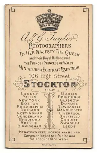 Fotografie A. & G. Taylor, Stockton, Portrait junger Herr mit zurückgekämmtem Haar und Bart