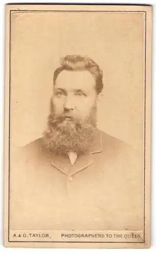 Fotografie A. & G. Taylor, Stockton, Portrait Mann mit Vollbart