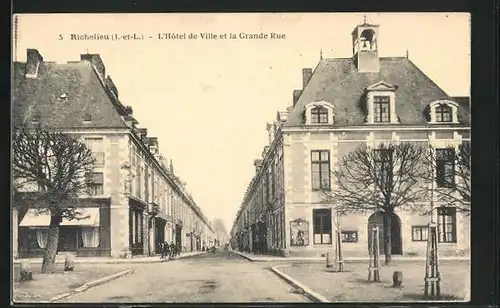 AK Richelieu, L`Hotel de Ville et la Grande Rue