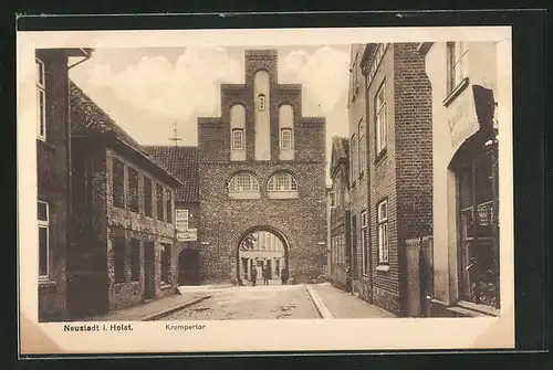 AK Neustadt, Sicht in die Kremper Strasse mit Kremper Tor