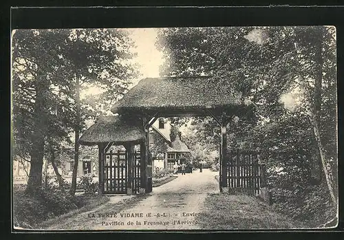 AK La Ferte-Vidame, Pavillon de la Fresnaye l`Arrivee