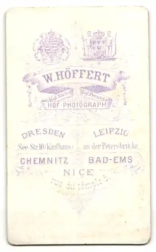 Fotografie W. Höffert, Dresden, Portrait hübsche Dame mit Flechtdutt